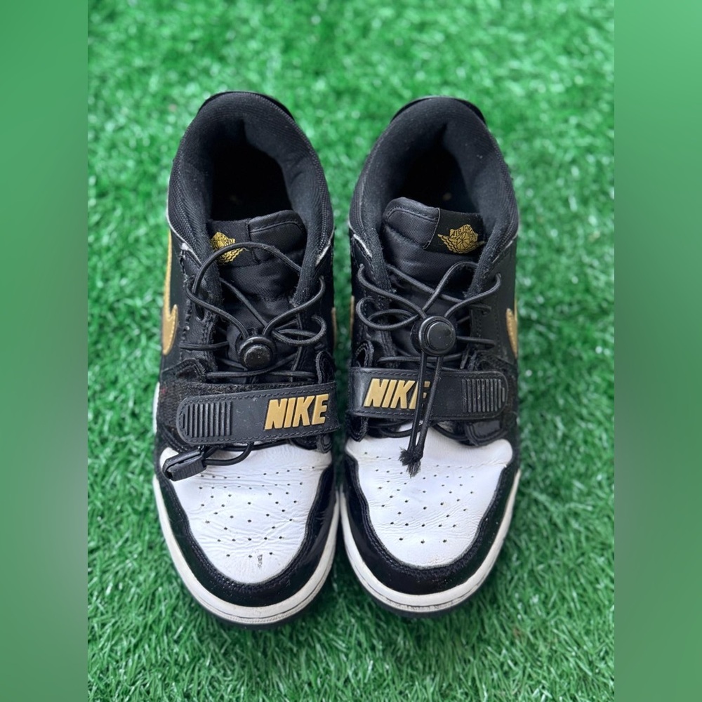 (GS) Air Jordan Legacy 312 Low 'Black Metallic Gold' CD9054-071
Kids Size 5.5